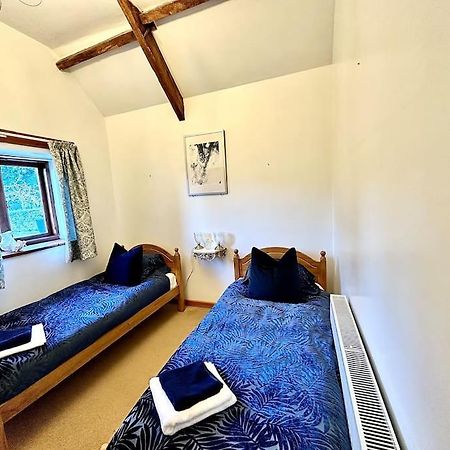Villa Detached One Level Stone Barn Llangwm-Isaf Esterno foto
