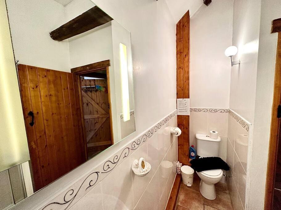 Villa Detached One Level Stone Barn Llangwm-Isaf Esterno foto