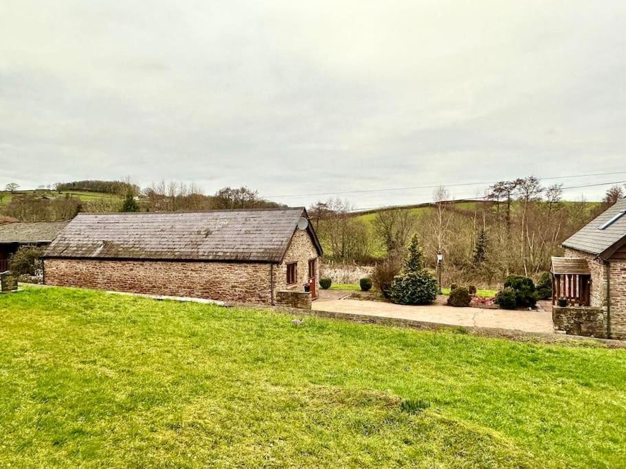 Villa Detached One Level Stone Barn Llangwm-Isaf Esterno foto