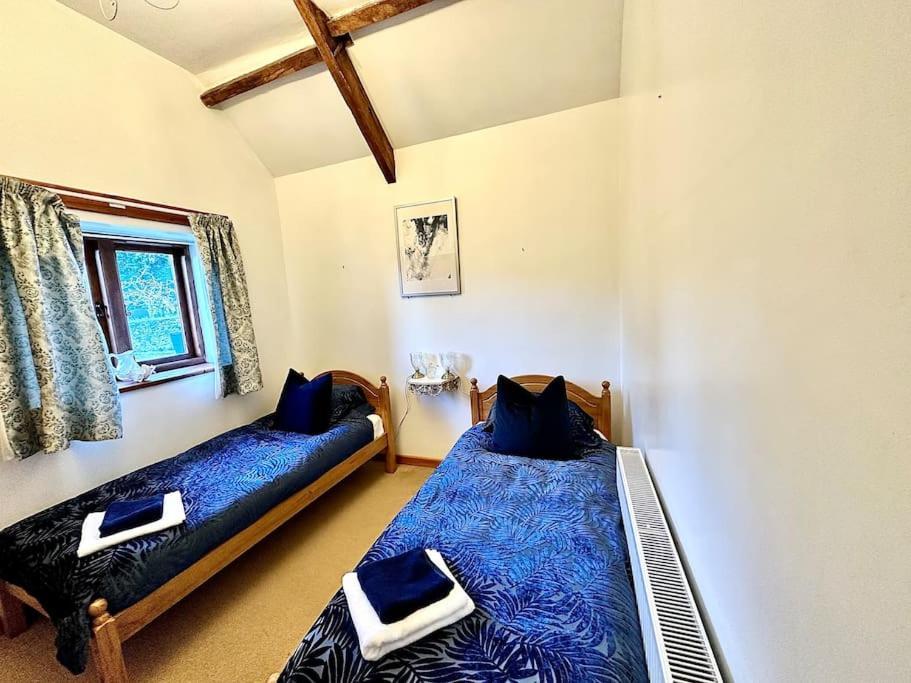 Villa Detached One Level Stone Barn Llangwm-Isaf Esterno foto