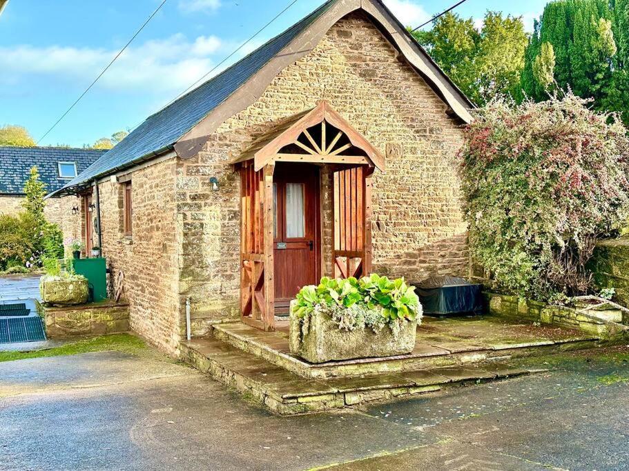 Villa Detached One Level Stone Barn Llangwm-Isaf Esterno foto