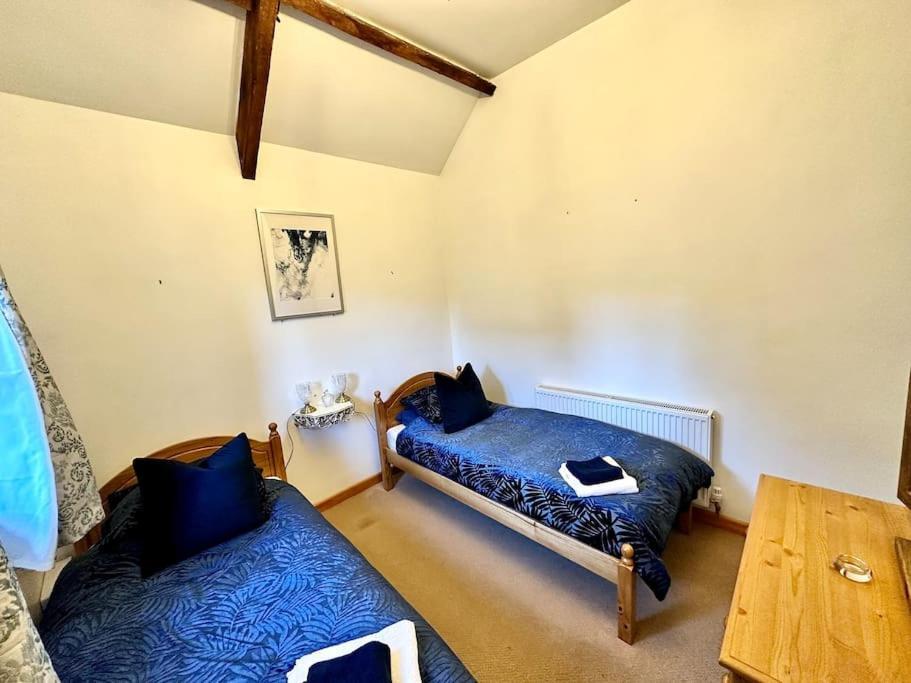 Villa Detached One Level Stone Barn Llangwm-Isaf Esterno foto