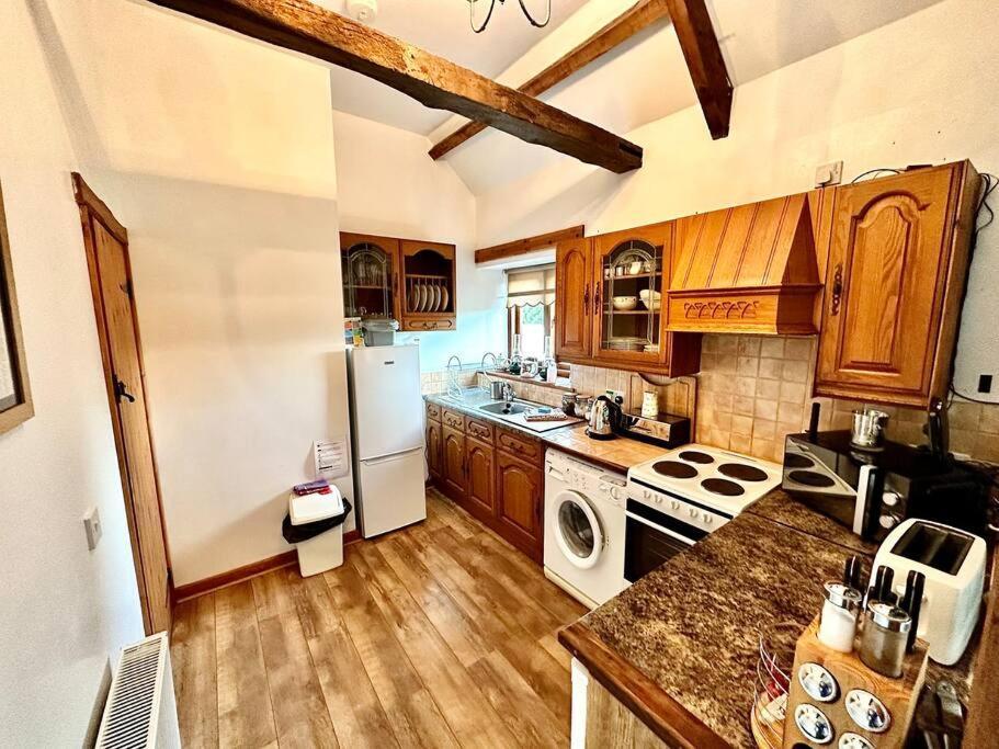 Villa Detached One Level Stone Barn Llangwm-Isaf Esterno foto