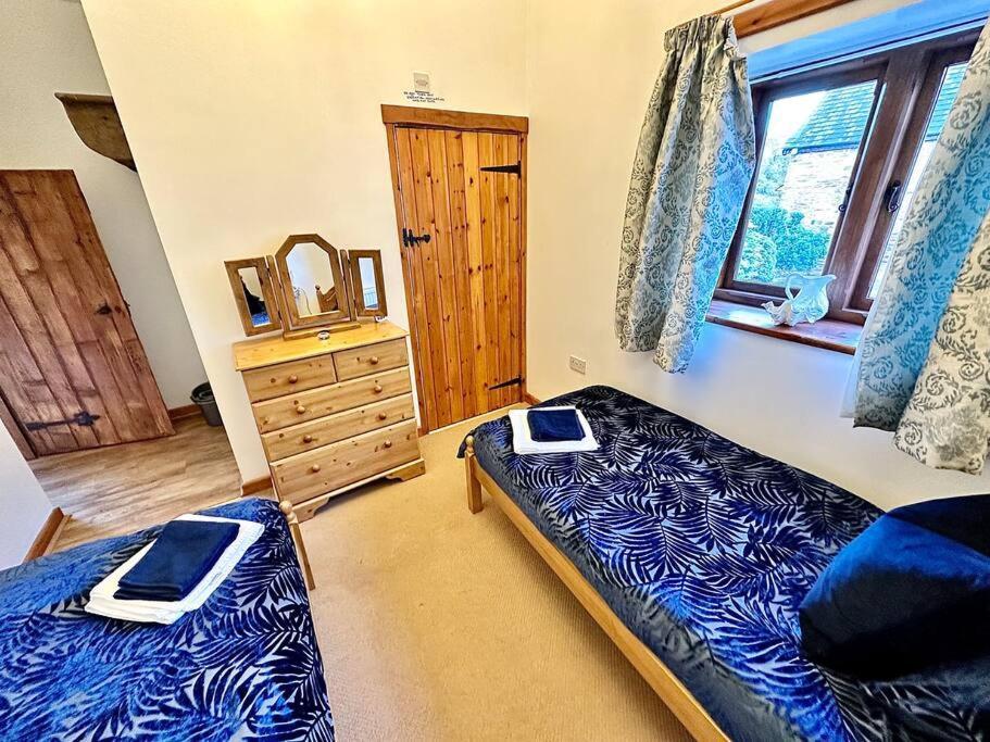Villa Detached One Level Stone Barn Llangwm-Isaf Esterno foto